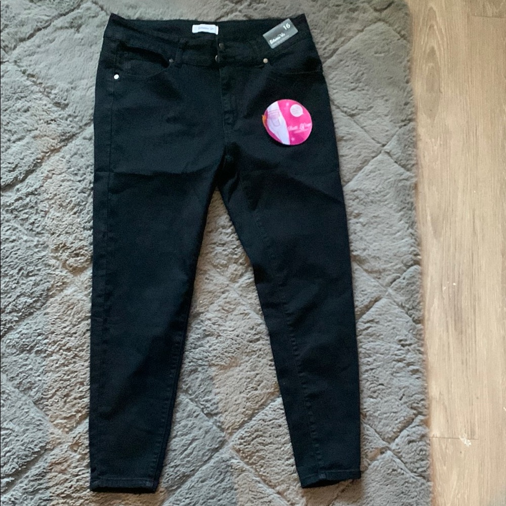 Sleek Black Skinny Jeans with Ankle-Length Fit